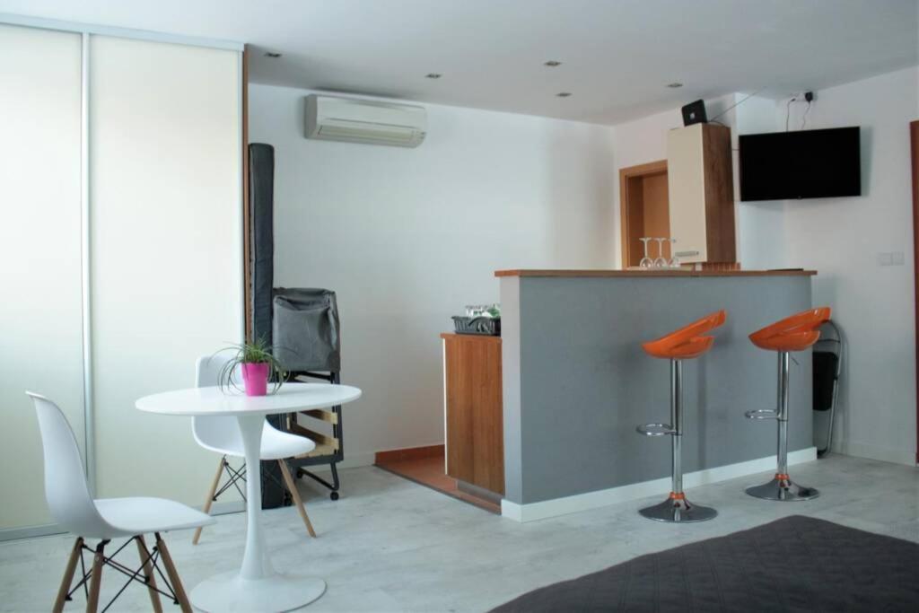 דירות ברטיסלאבה Apartman - Dlhe Diely מראה חיצוני תמונה